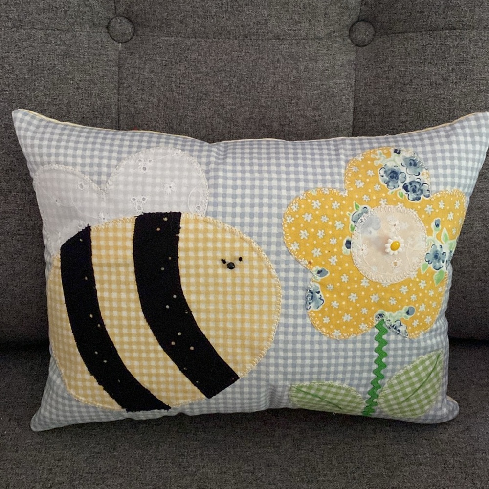 Handmade Appliqué Pillow 13”x 10” NWOT - Picture 8 of 10